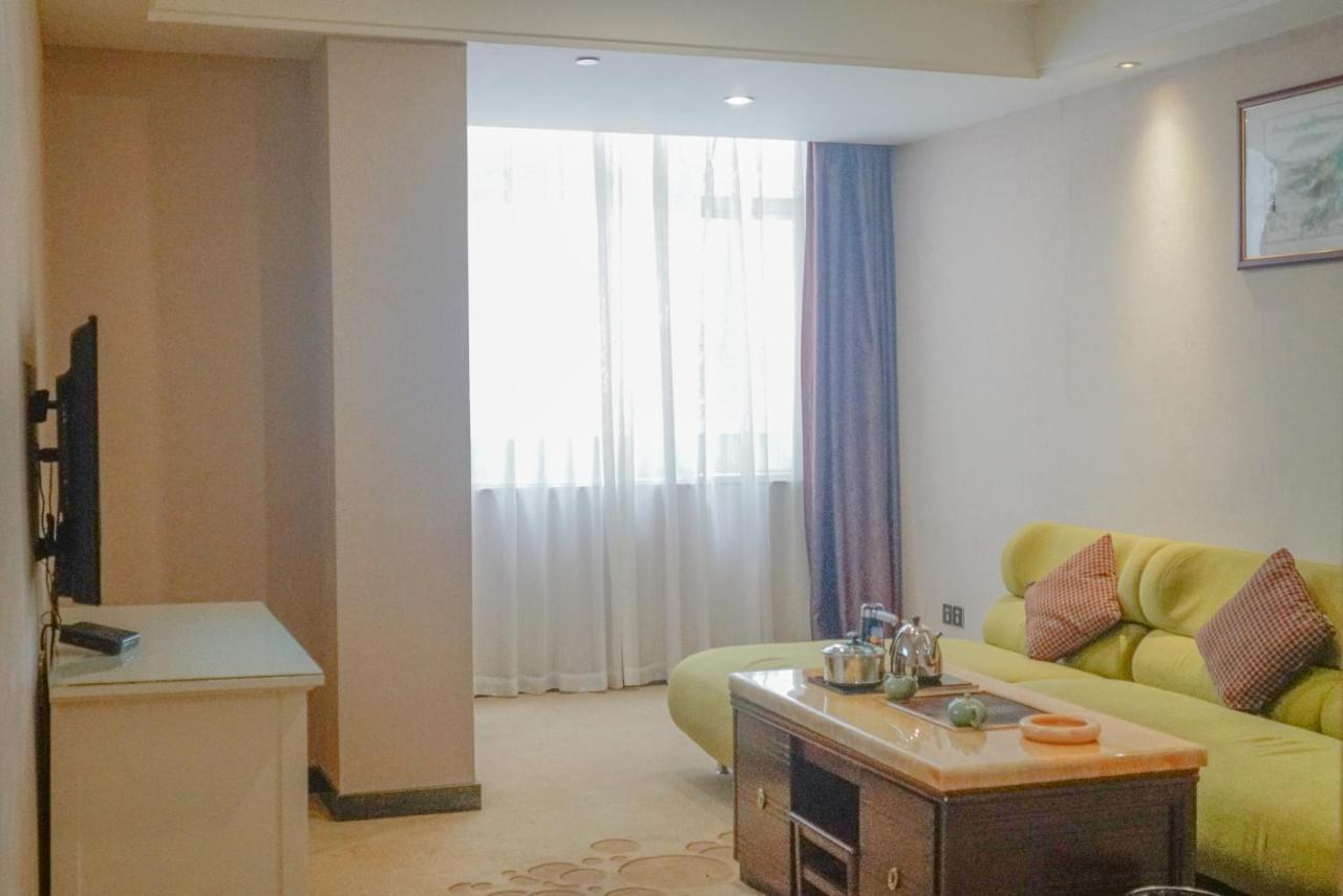 Paco Hotel Tianhe Coach Terminal Metro Satation Guangzhou-Free Shuttle Bus For Canton Fair Exteriör bild