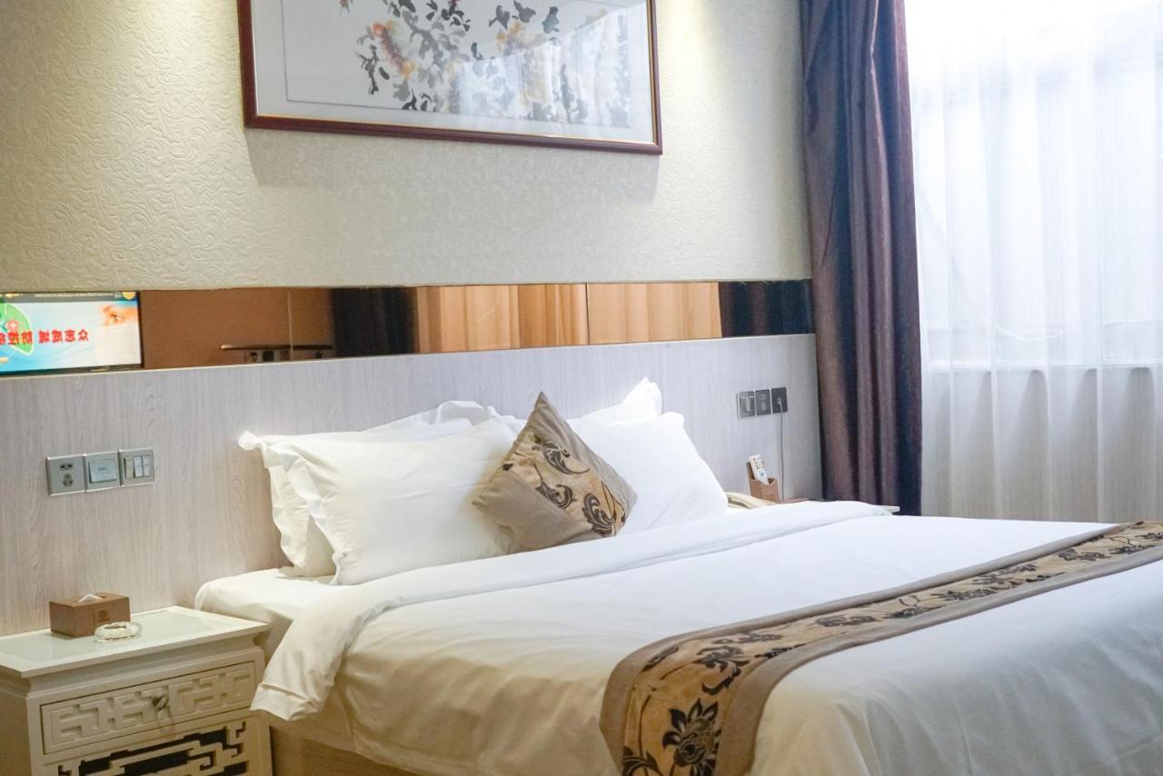 Paco Hotel Tianhe Coach Terminal Metro Satation Guangzhou-Free Shuttle Bus For Canton Fair Exteriör bild