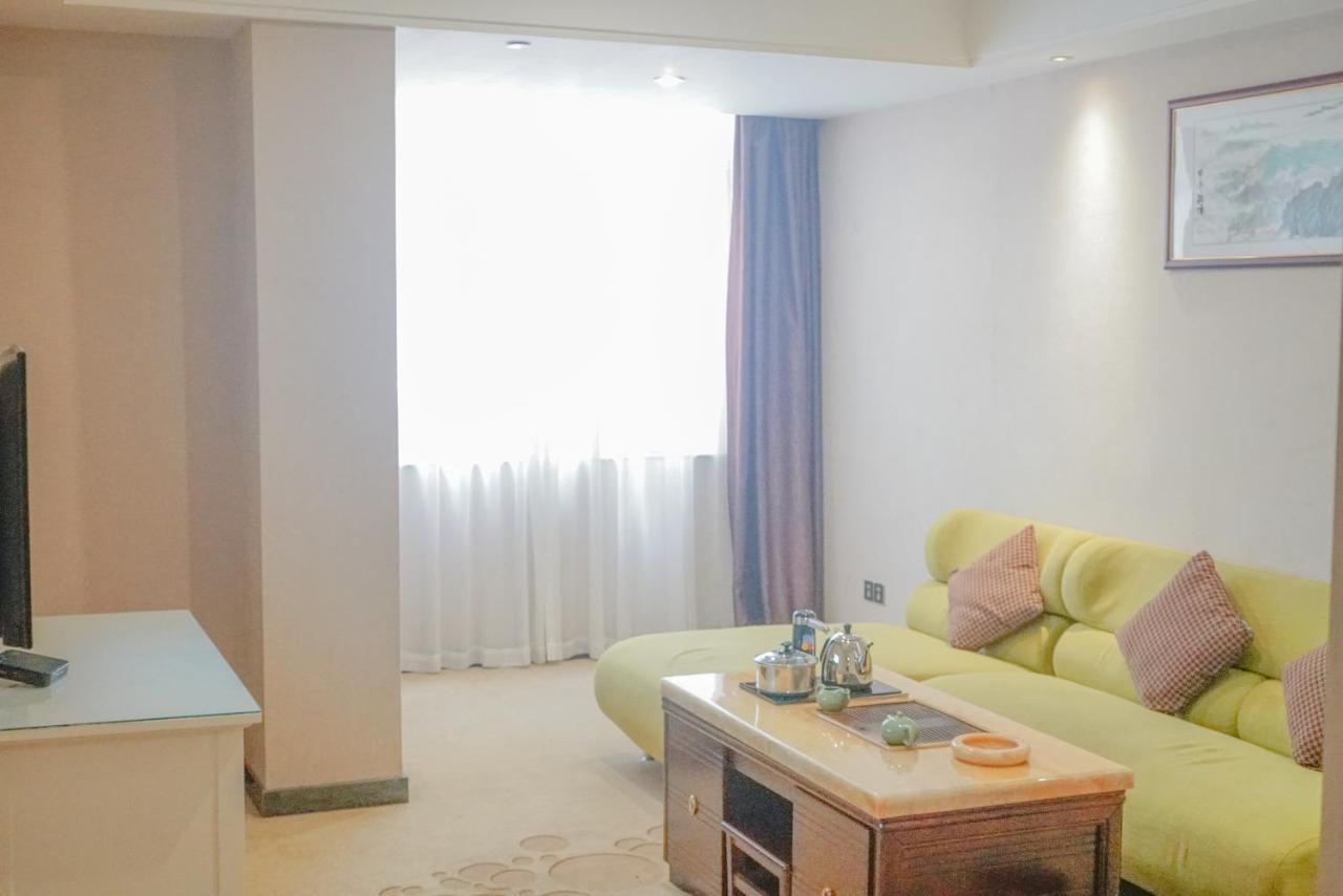 Paco Hotel Tianhe Coach Terminal Metro Satation Guangzhou-Free Shuttle Bus For Canton Fair Exteriör bild