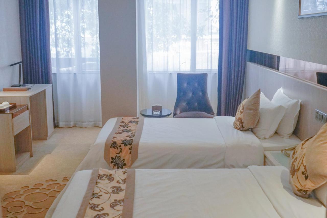 Paco Hotel Tianhe Coach Terminal Metro Satation Guangzhou-Free Shuttle Bus For Canton Fair Exteriör bild