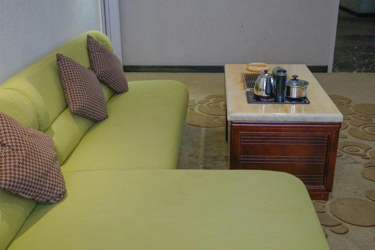 Paco Hotel Tianhe Coach Terminal Metro Satation Guangzhou-Free Shuttle Bus For Canton Fair Exteriör bild