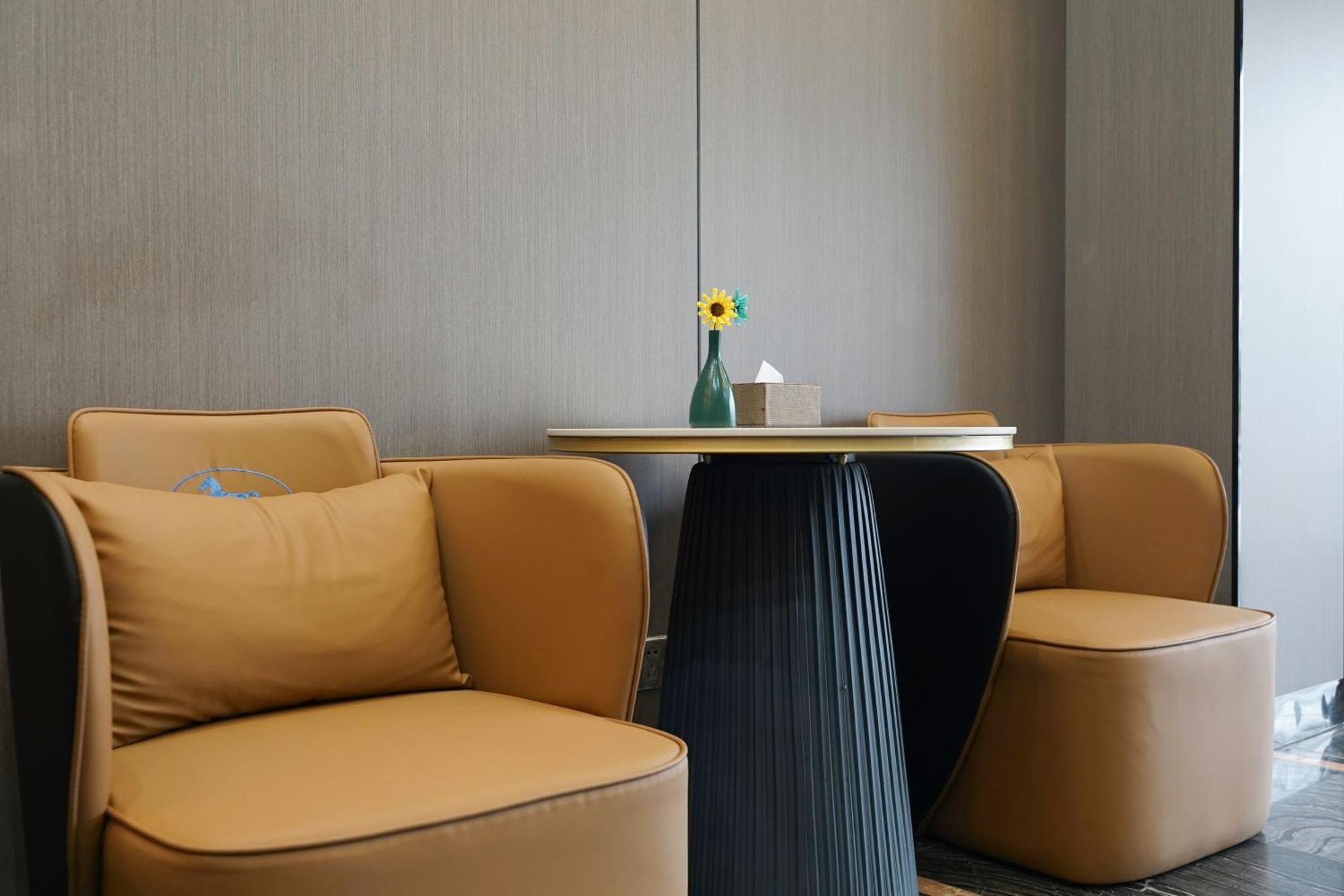 Paco Hotel Tianhe Coach Terminal Metro Satation Guangzhou-Free Shuttle Bus For Canton Fair Exteriör bild