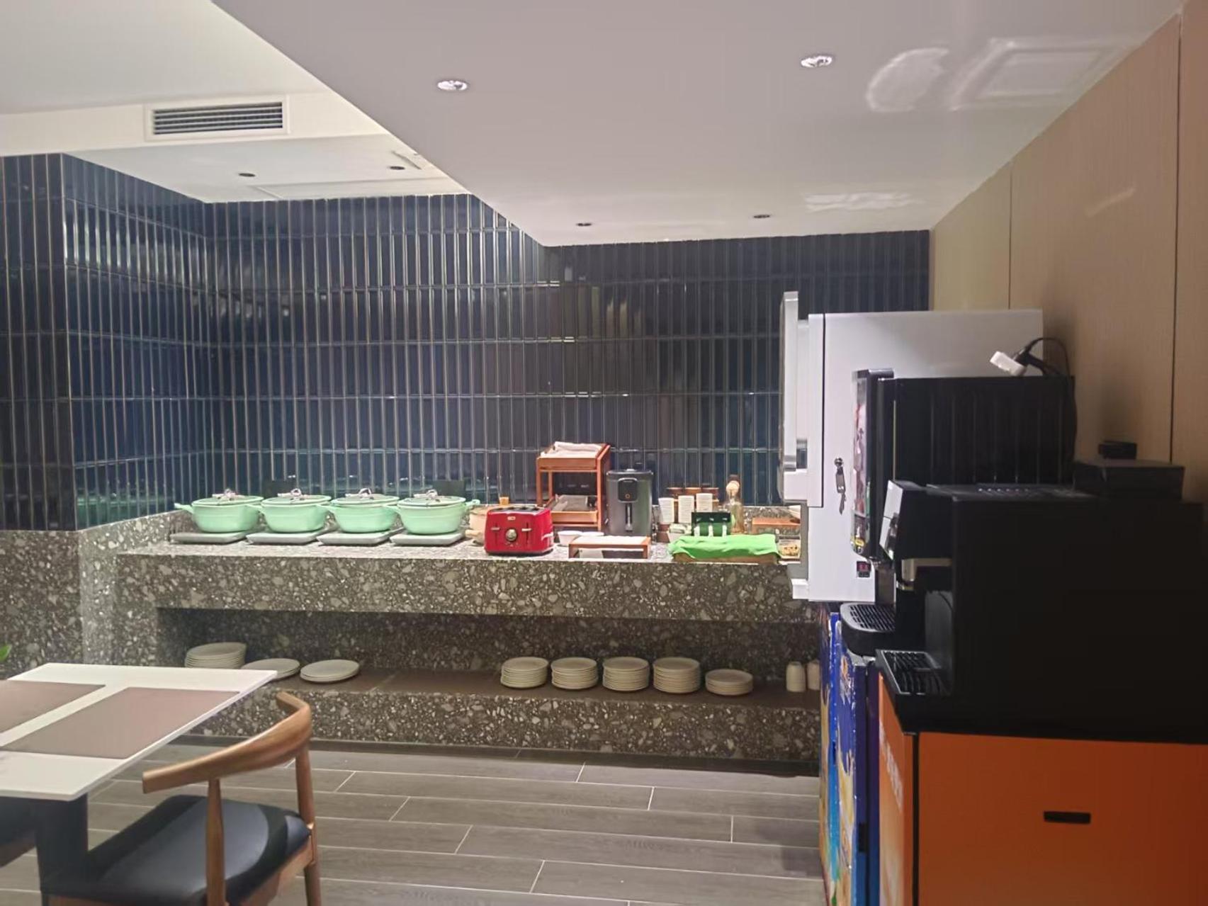 Paco Hotel Tianhe Coach Terminal Metro Satation Guangzhou-Free Shuttle Bus For Canton Fair Exteriör bild