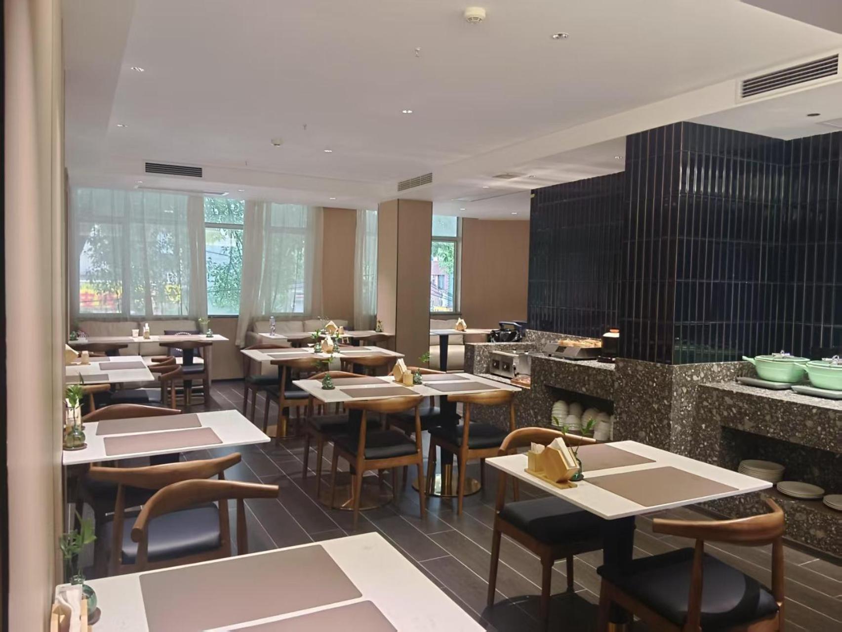 Paco Hotel Tianhe Coach Terminal Metro Satation Guangzhou-Free Shuttle Bus For Canton Fair Exteriör bild
